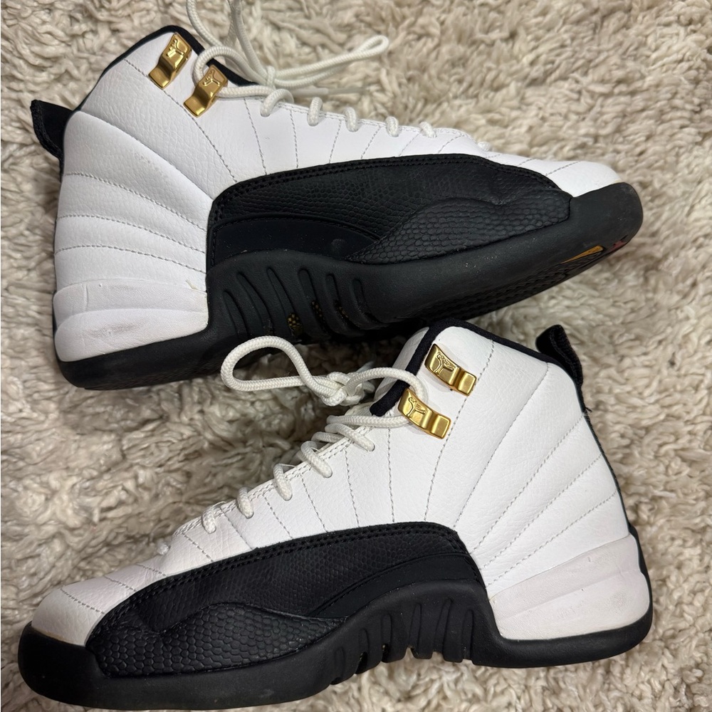 LIKE NEW Air Jordan Retro Taxi 12 GS 4Y